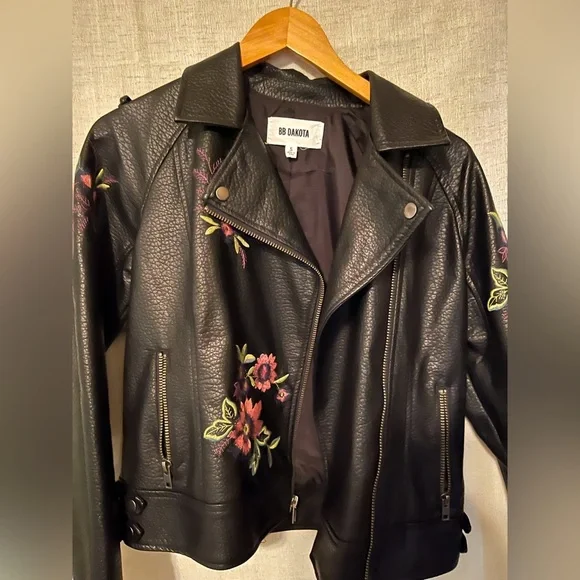 BB Dakota Baxley Faux Leather Floral Embroidered Biker Jacket Size S - Picture 4 of 9